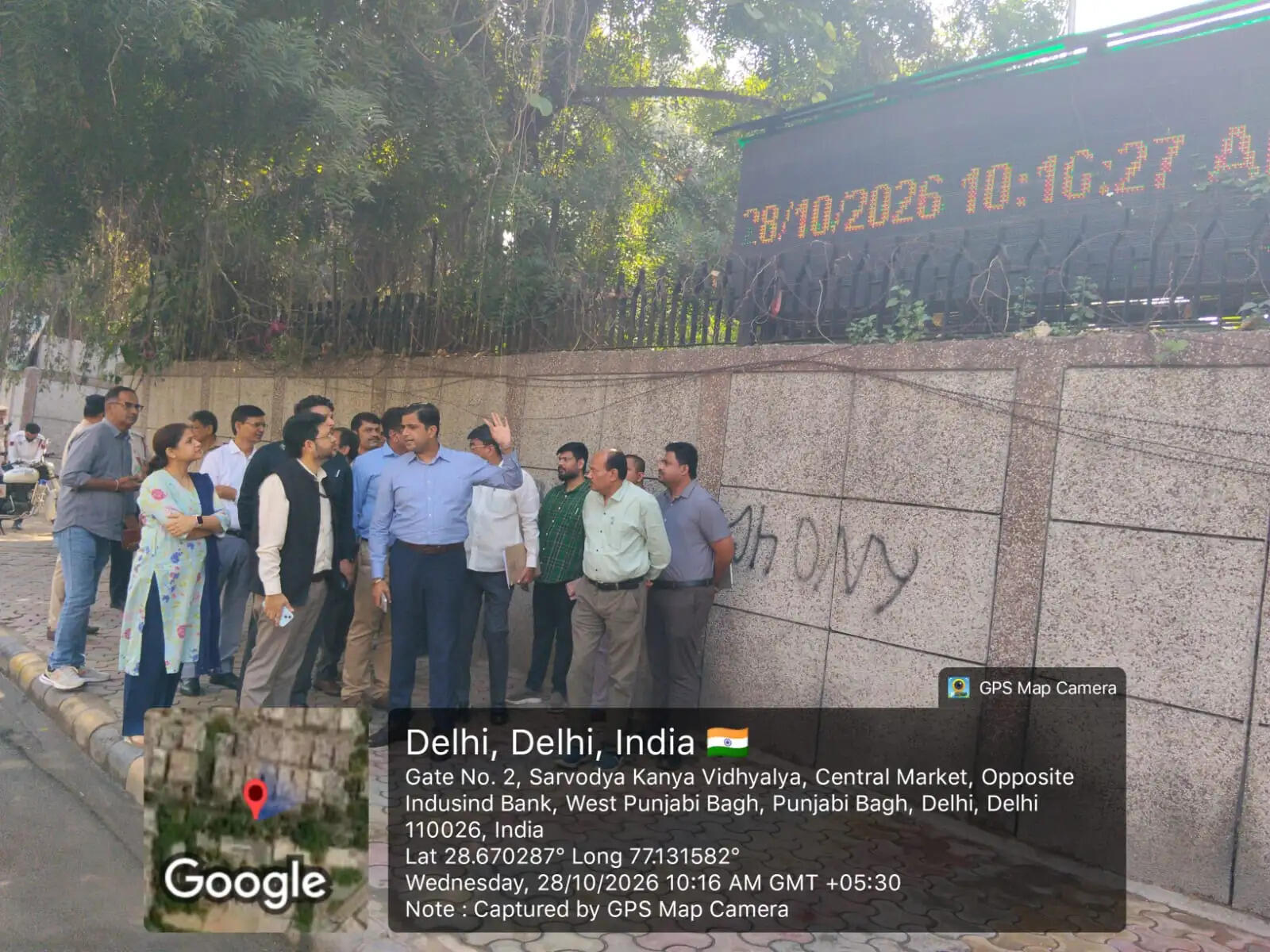 नोडल सचिव रूपेश कुमार ठाकुर ने पंजाबी बाग प्रदूषण हॉटस्पॉट का किया निरीक्षण