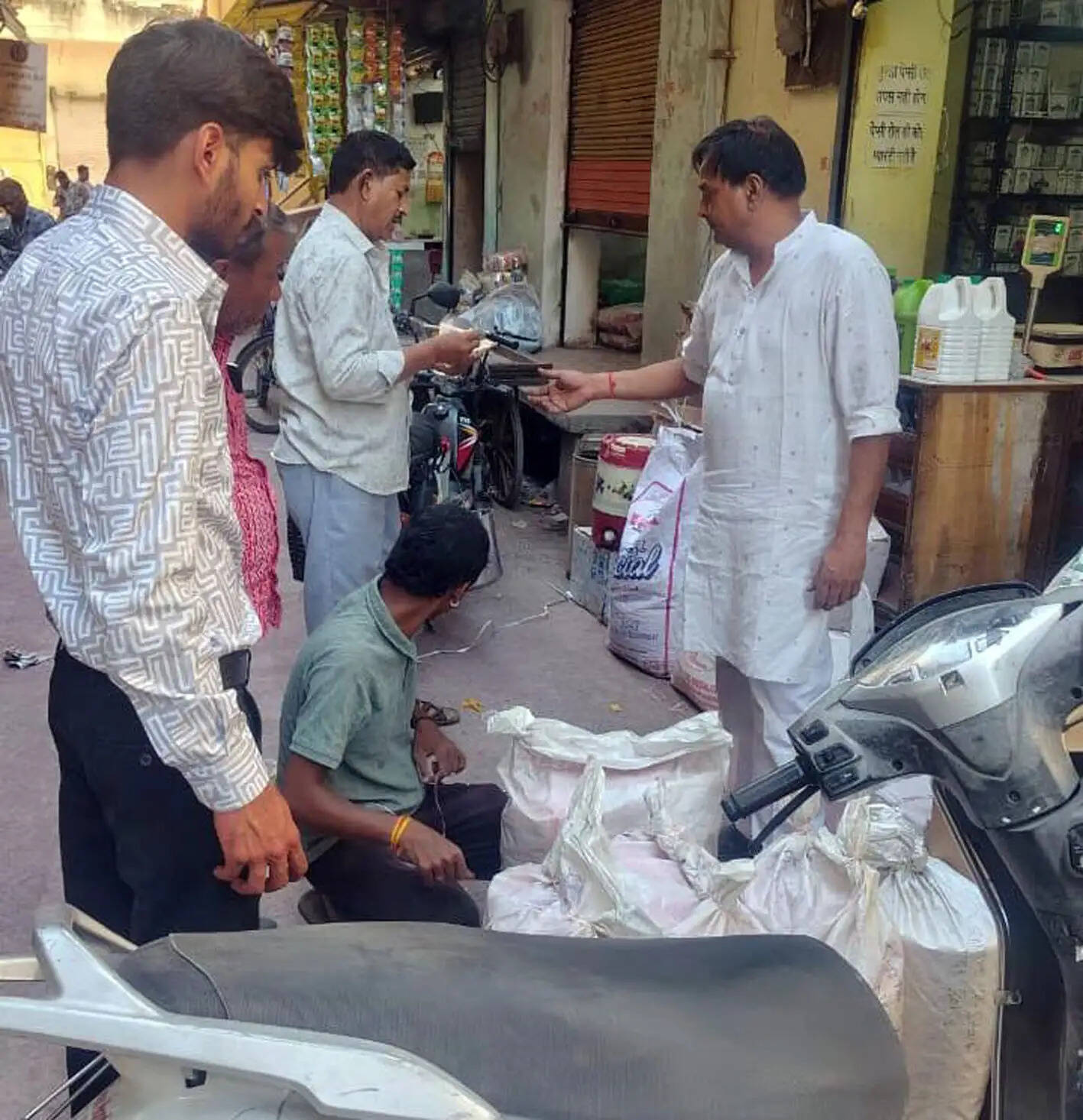 उज्जैन में खाद्य विभाग ने मारे &nbsp;छापे, जब्त किए सिलेण्डर