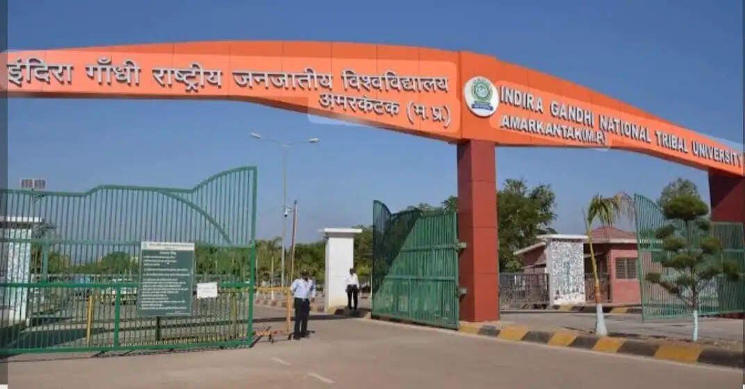 अनूपपुर: छात्रों ने जनजातीय विश्वविद्यालय के वार्डन पर धर्मांतरण का लगाया आरोप, छोड़ा कैंपस