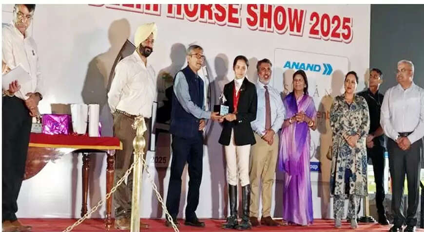 जयपुर की ज़ारा स्विटेंस ने आनंद दिल्ली हॉर्स शो&nbsp;में सर्वश्रेष्ठ राइडर ट्रॉफी&nbsp;के साथ जीते अनेक पदक