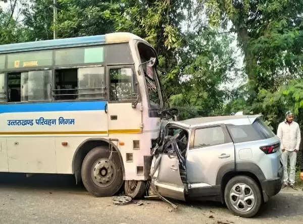 उप्र के गोण्डा में सड़क हादसा, मां बेटे समेत तीन की मौत