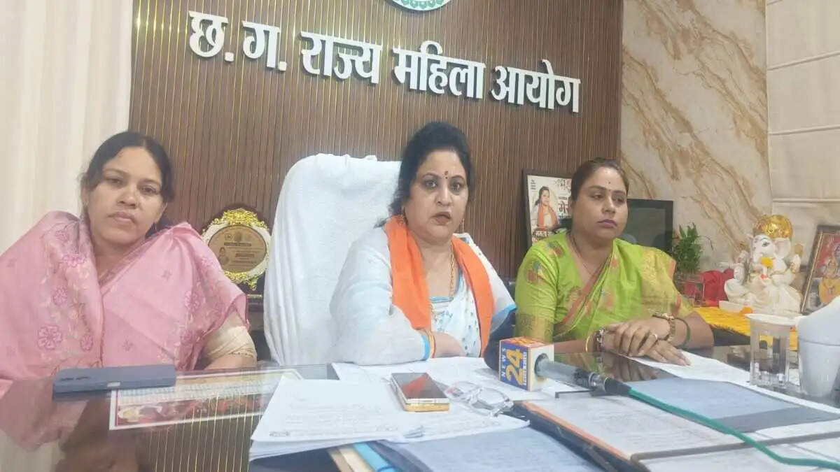 रायपुर ईएसआईसी हॉस्पिटल की 13 नर्सों ने प्लेसमेंट एजेंसी पर लगाया आधी सैलरी हड़पने का आरोप