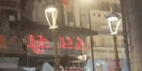 (संशोधित) इंदौर में जन्माष्टमी पर बांके बिहारी मंदिर के डिस्प्ले बोर्ड पर चलीं अरबी की आयतें, हिन्दू संगठनों ने की जांच की मांग