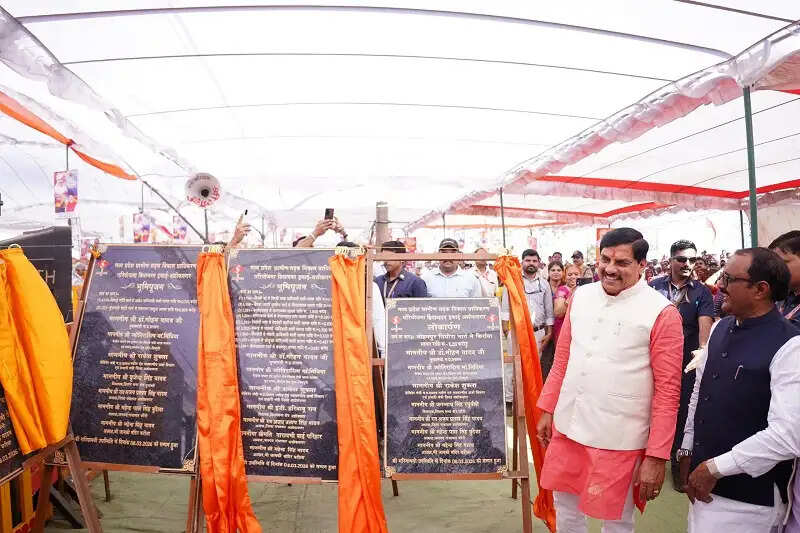 करीलाधाम देश का एकमात्र मंदिर जहां माता सीता अपने दोनों पुत्रों के साथ हैं विराजमान