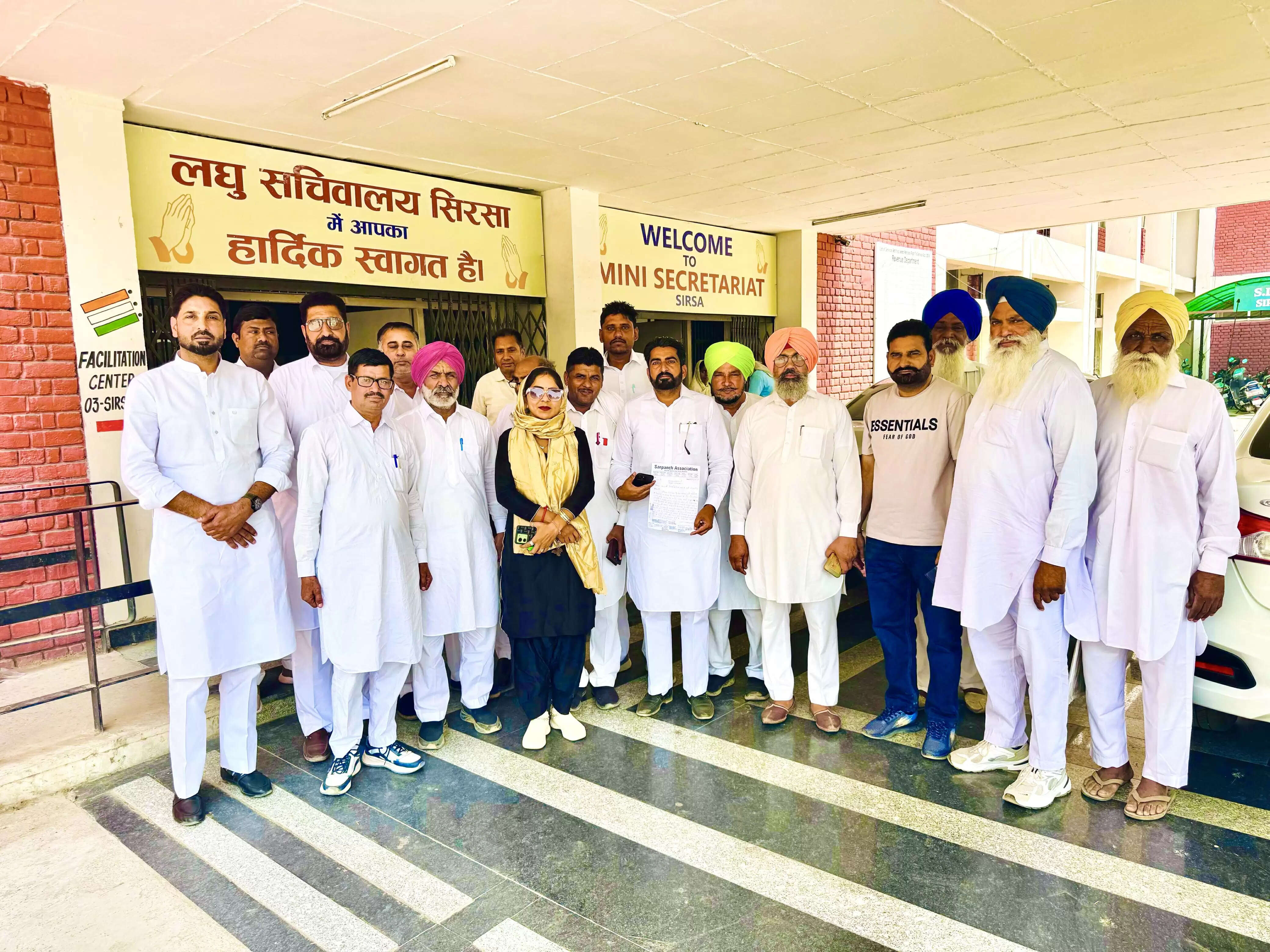 सिरसा: सिंचाई के पानी की मांग पर उपायुक्त को सौंपा मांग पत्र