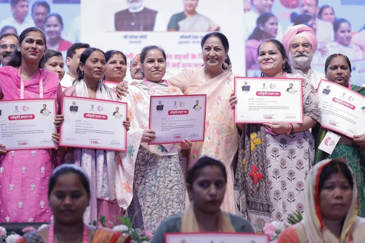 (अपडेट) ‘दिल्ली लक्ष्मी योजना’ की पहली 2500 महिलाओं को स्वीकृति पत्र दिए गए