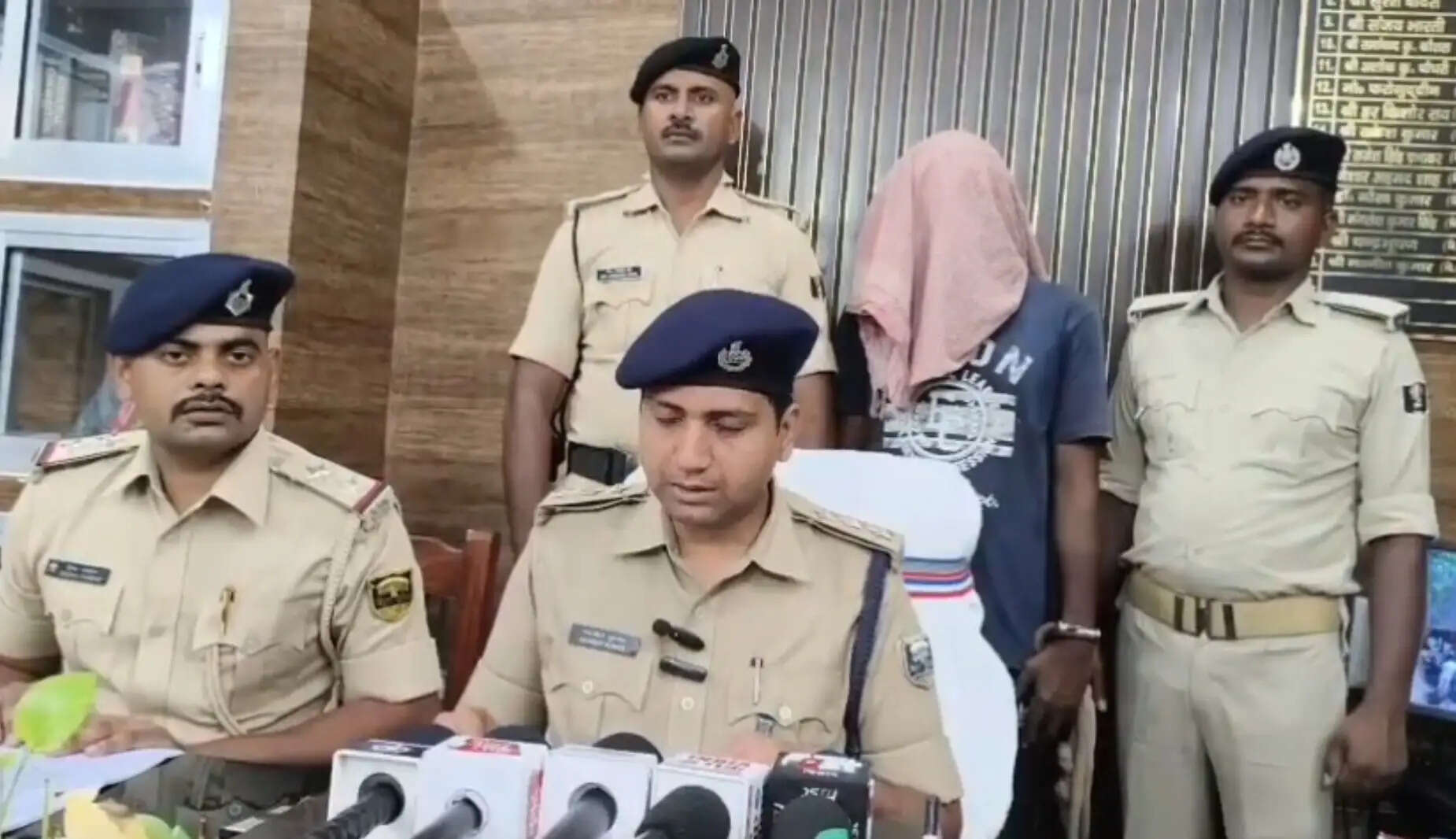 अवैध हथियार के साथ अपराधी गिरफ्तार