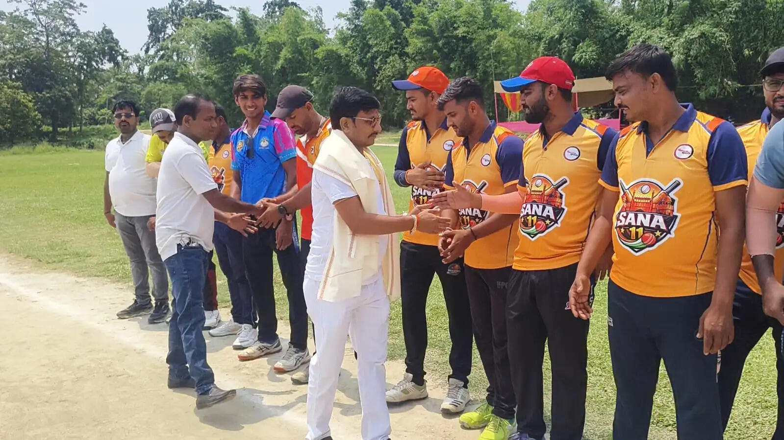 परसरमा में राधे कृष्णा क्रिकेट टूर्नामेंट का भव्य आगाज, विजेता टीम को मिलेगी हीरो एक्सट्रीम 125 सीसी बाइक