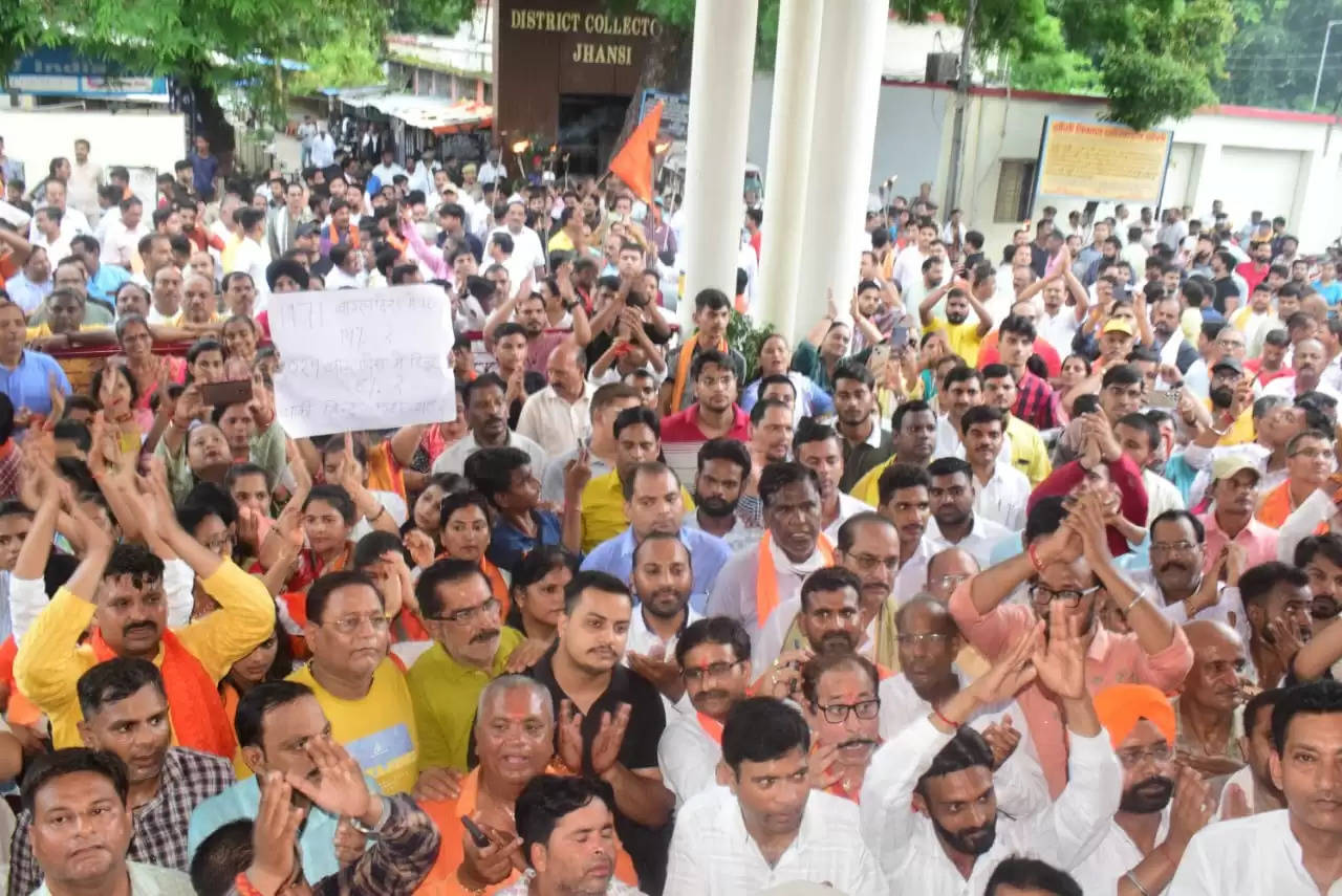 बांग्लादेश में हिंदुओं पर हो रहे अत्याचारों के खिलाफ गरजे हिन्दू संगठन