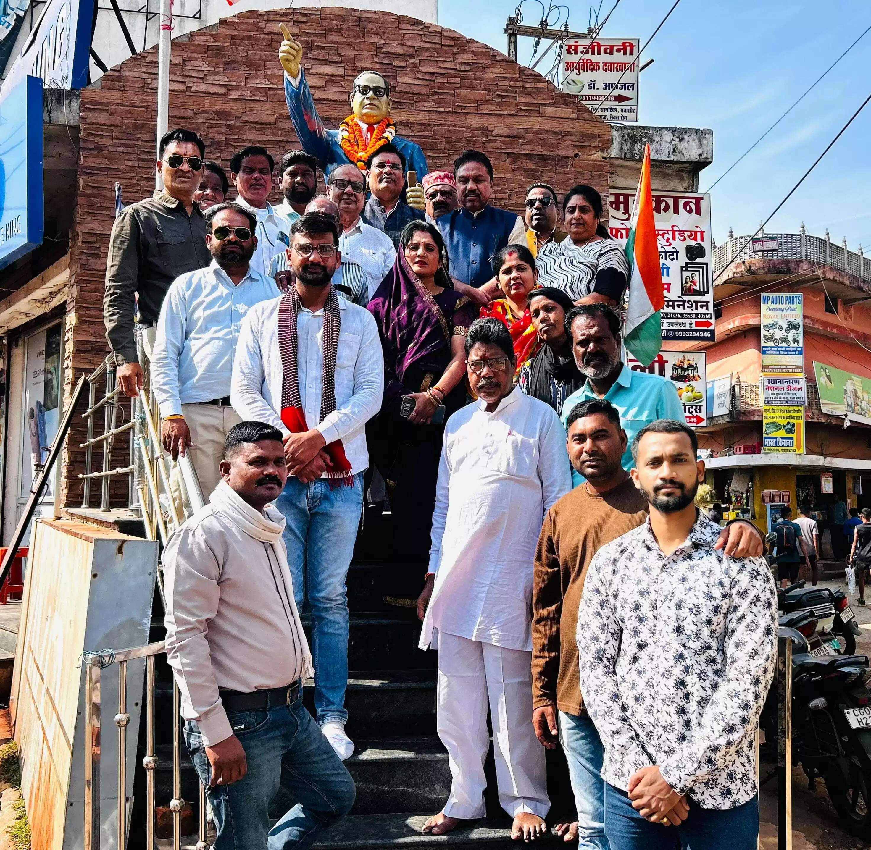 डाॅ. भीमराव अंबेडकर ने संविधान में सबको समान अधिकार देकर दिखाया समाज सुधार का मार्ग