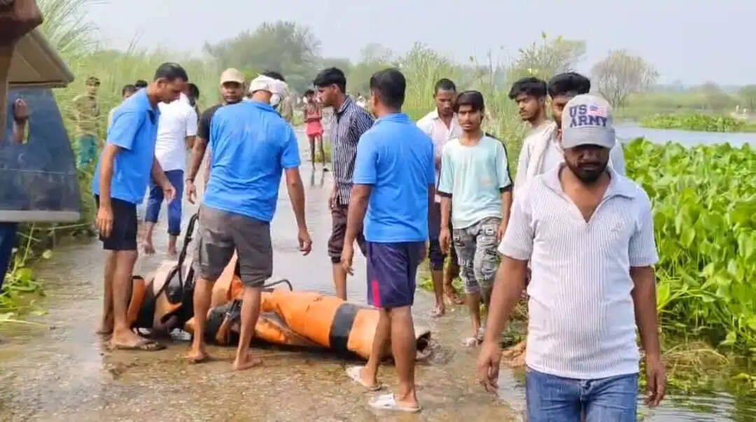 लखीमपुर: मजदूरी पर जा रहा युवक उल्ल नदी में डूबा, पीएसी व पुलिस की तलाश जारी