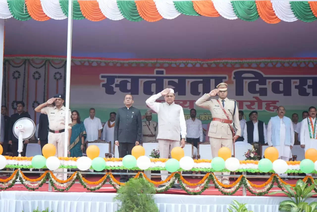 कोरबा : कैबिनेट मंत्री लखन लाल देवांगन ने स्वतंत्रता दिवस जिलास्तरीय समारोह में किया ध्वजारोहण, परेड की ली सलामी