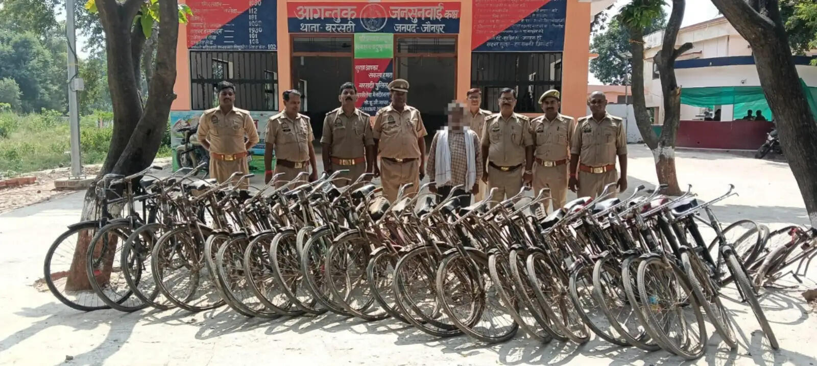 चाेरी की 24 साइकिलाें के साथ युवक गिरफ्तार