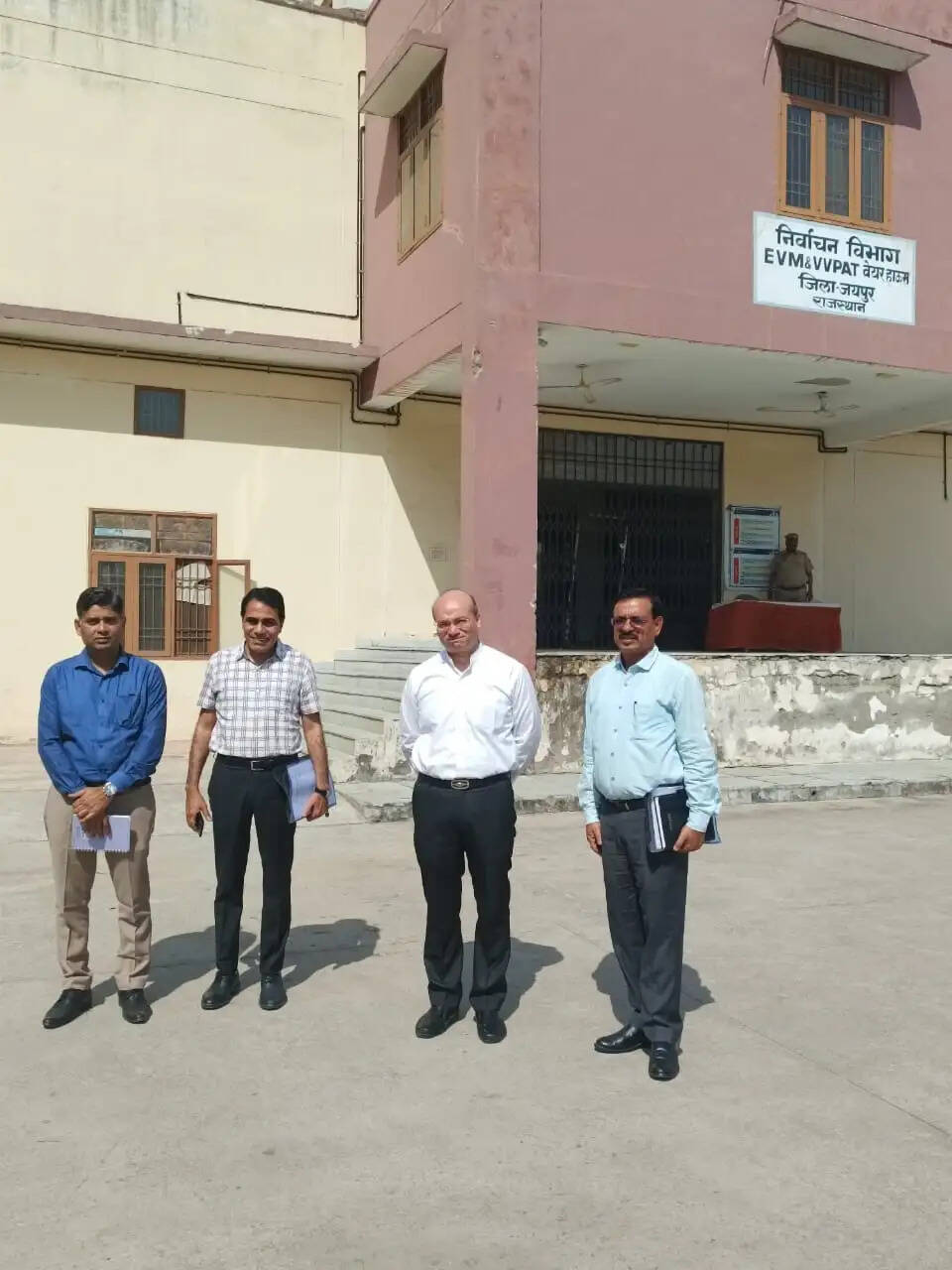 सभी जिलों में ईवीएम गोदामों में व्यवस्था पर रिपोर्ट मांगी