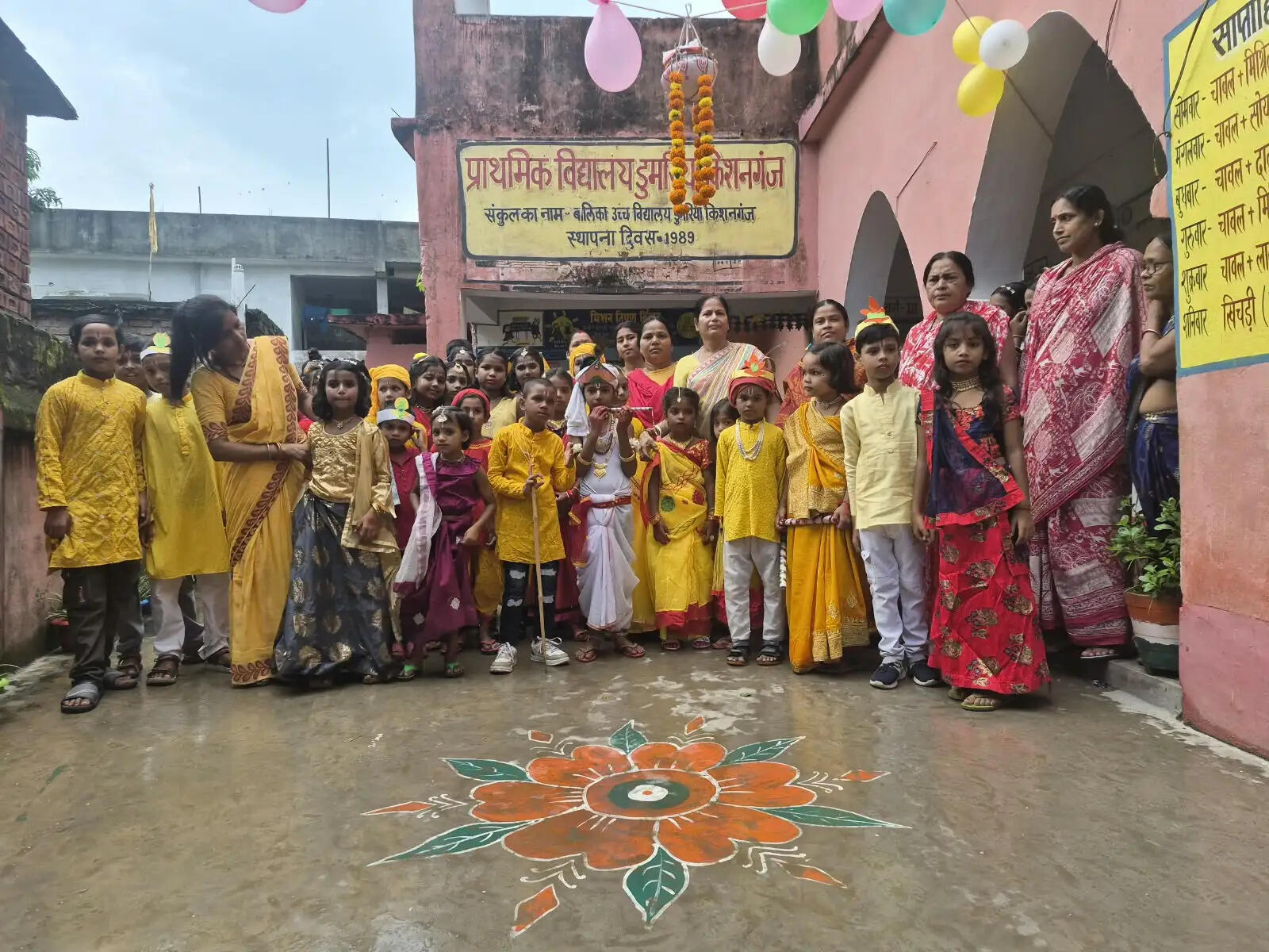 जन्माष्टमी की पूर्व संध्या पर दिखा साम्प्रदायिक सद्भाव, बच्चों ने राधा-कृष्ण का रूप धर बांधा समां