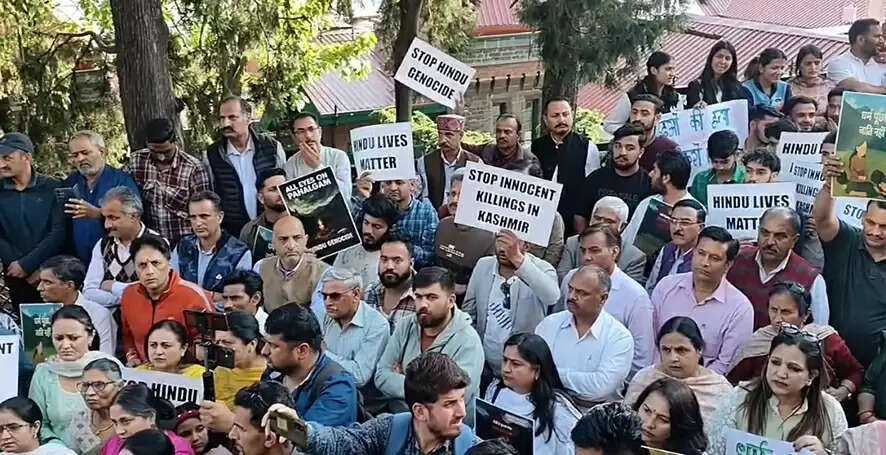 पहलगाम आतंकी हमले के विरोध में शिमला में हिंदू संगठनाें का प्रदर्शन