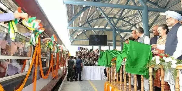 इतिहास के पन्नों में 11 अक्टूबर : 2008 में कश्मीर घाटी में पहली रेलगाड़ी की शुरुआत