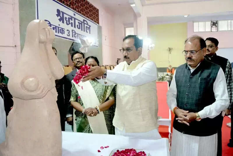 मप्रः भोपाल गैस त्रासदी की 41वीं बरसी पर हुई सर्वधर्म प्रार्थना सभा, मंत्री शाह ने दिवंगतों को दी श्रद्धांजलि