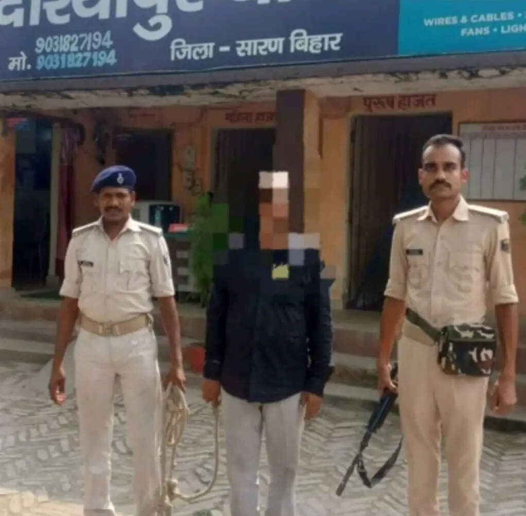 आठ मामलों में फरार आरोपित अशोक पांडे को एसटीएफ ने किया गिरफ्तार