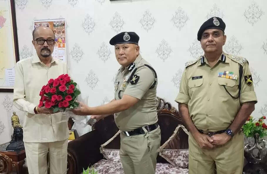 राज्यपाल डेका से सीमा सुरक्षा बल के अतिरिक्त महानिदेशक ने की भेंट