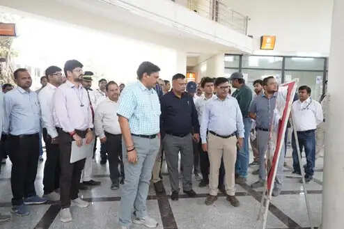 महाप्रबंधक ने चुनार, झिंगुरा, बिरोही, गैपुरा एवं इरादतगंज स्टेशनों का निरीक्षण कर दिये निर्देश