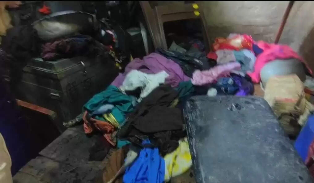 घर में लगी आग, सारा समान जलकर राख