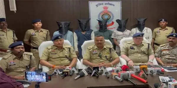 लुटेरा गिरोह का भंडाफोड़, एक नाबालिग सहित छह आरोपित गिरफ्तार