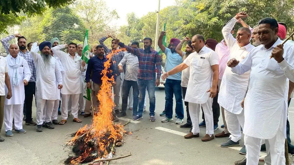 यमुननानगर: किसानों गन्ने के दाम में मामूली वृद्धि के विरोध में प्रदर्शन