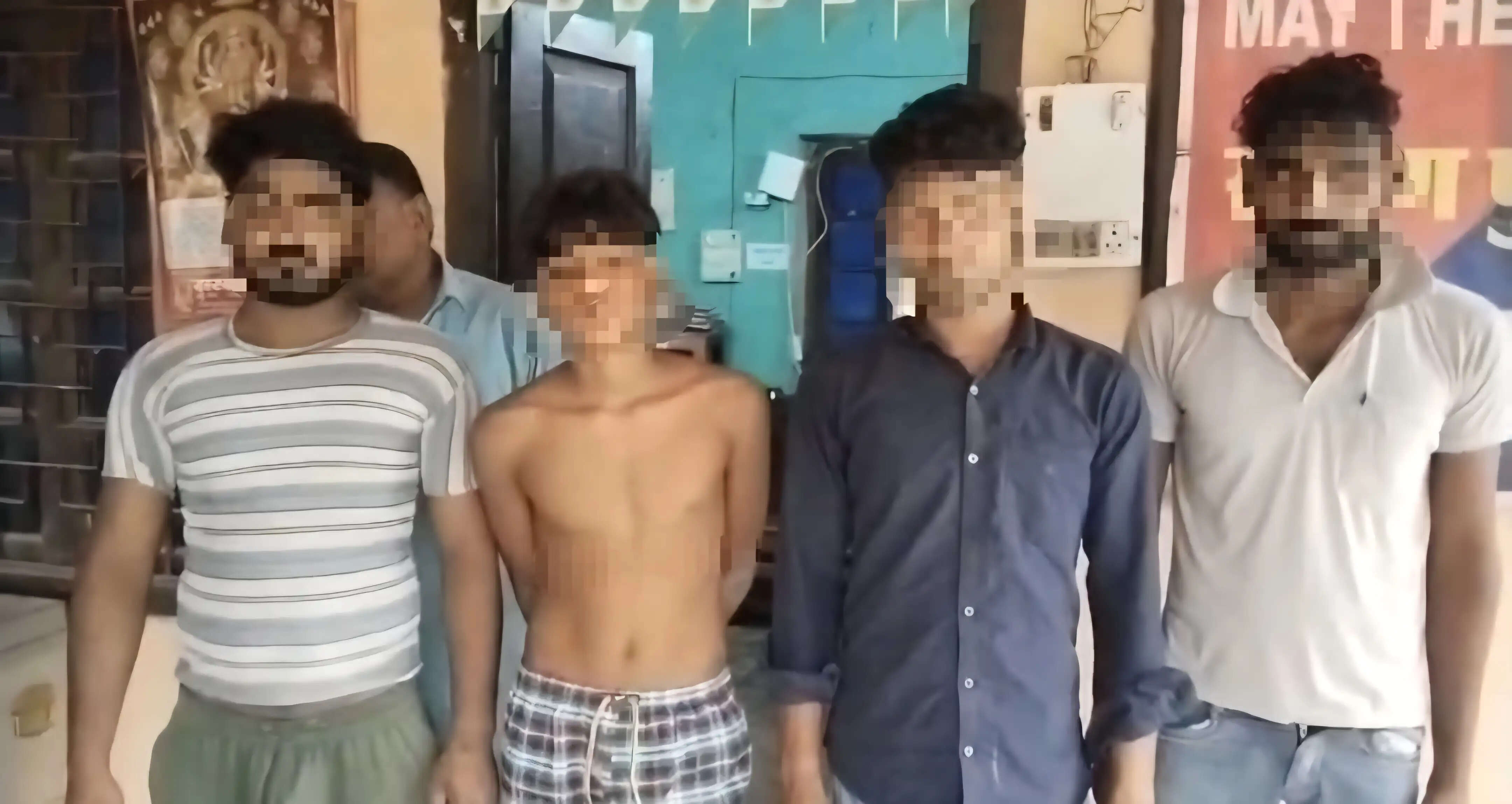 बिहार-यूपी बॉर्डर पर सारण पुलिस ने 16 गोवंशों के साथ 5 तस्कर को किया गिरफ्तार