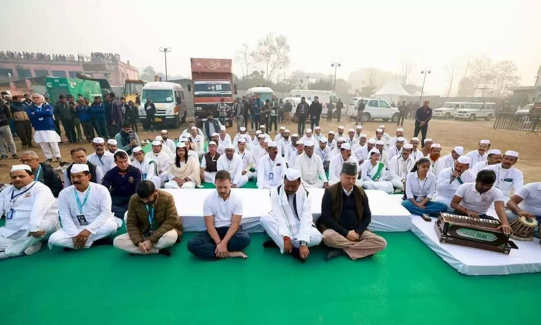 राहुल गांधी के कैंप में राष्ट्रपिता महात्मा गांधी के पुण्यतिथि पर श्रद्धांजलि सभा का आयोजन