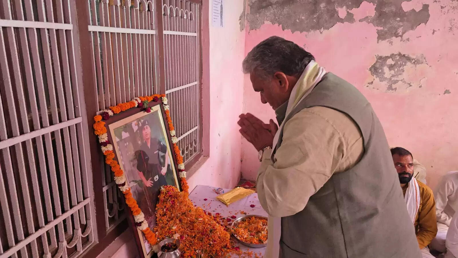 पलवल: शहीद दिनेश कुमार को मंत्री पंवार की श्रद्धांजलि: पाकिस्तान को चेतावनी- मर्यादा तोड़ी तो ठीक नहीं होगा