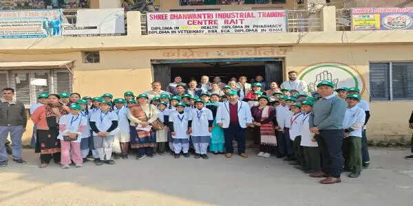 नेचर कैंप के लिए निकले 44 होनहार, विधायक केवल पठानिया ने दिखाई हरी झंडी