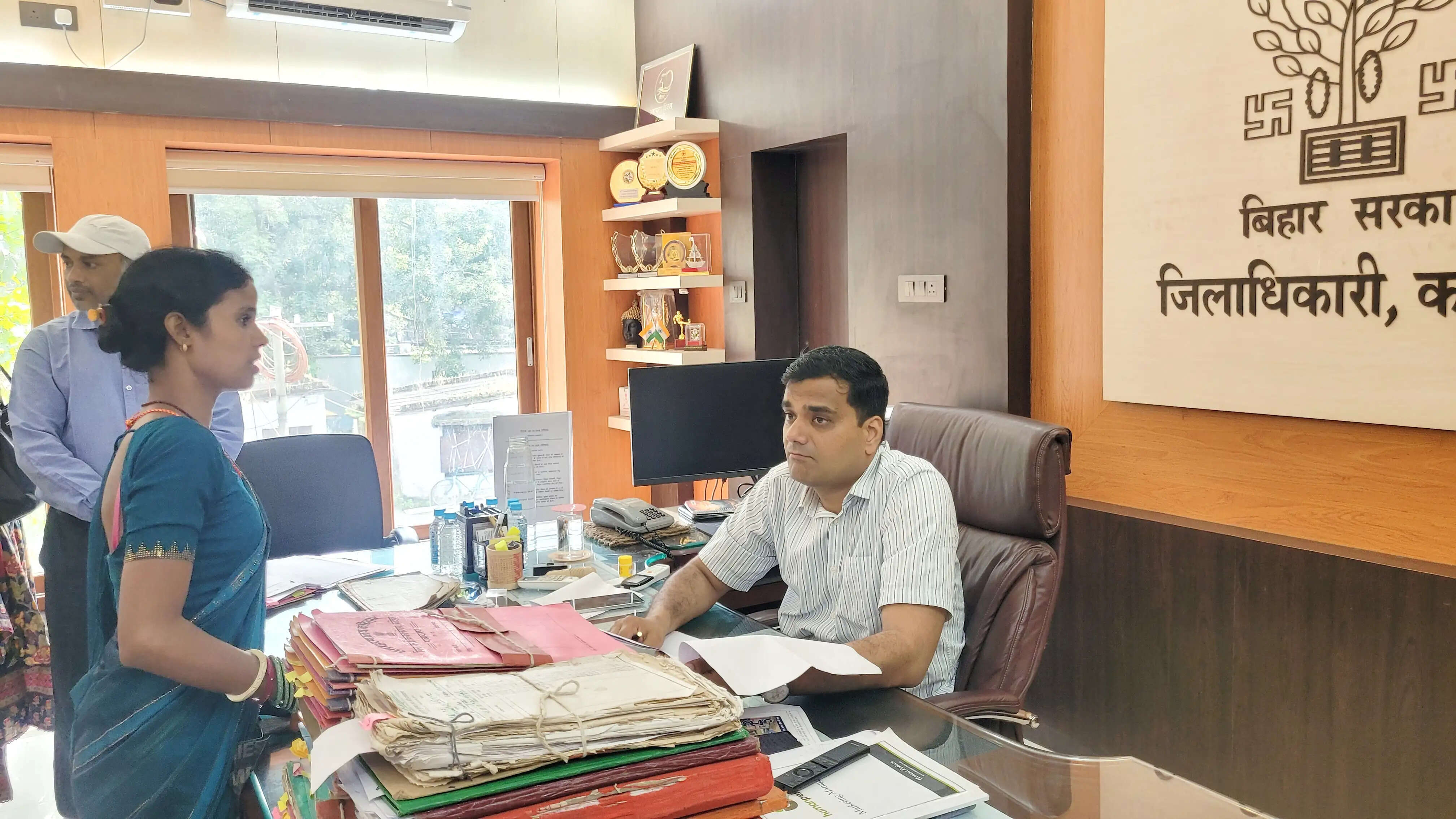 डीएम के जनता दरबार में पहुंचे 48 फरियादी, त्वरित समाधान के मिले सख्त निर्देश
