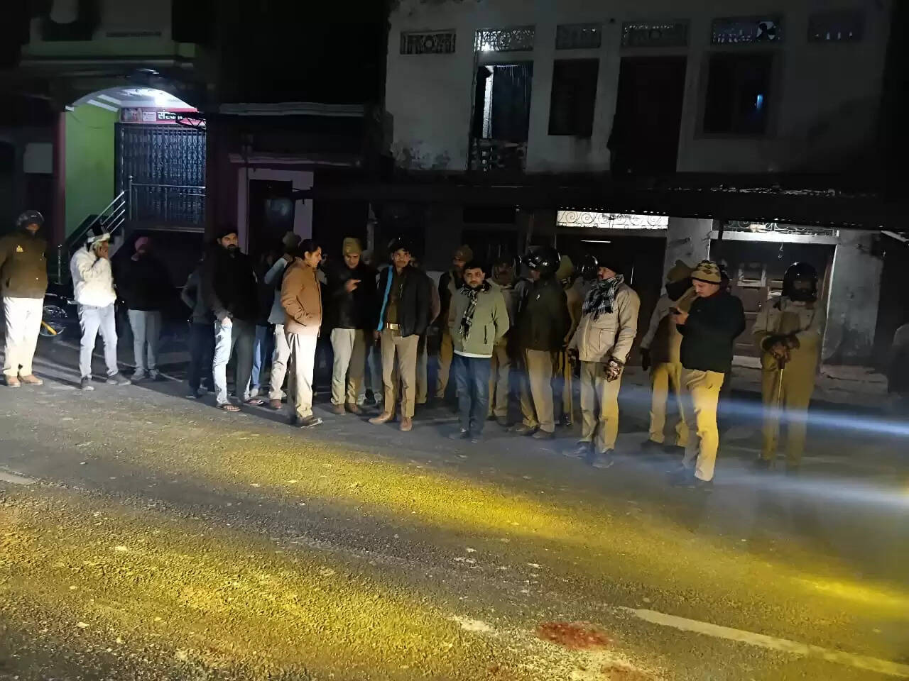 ट्रेलर की टक्कर से बाइक सवार पूर्व प्रधान समेत दो की मौत