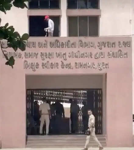 (संशोधित) गुजरात के सूरत में आईबी ने संदिग्ध 134 बांग्लादेशियों से की पूछताछ