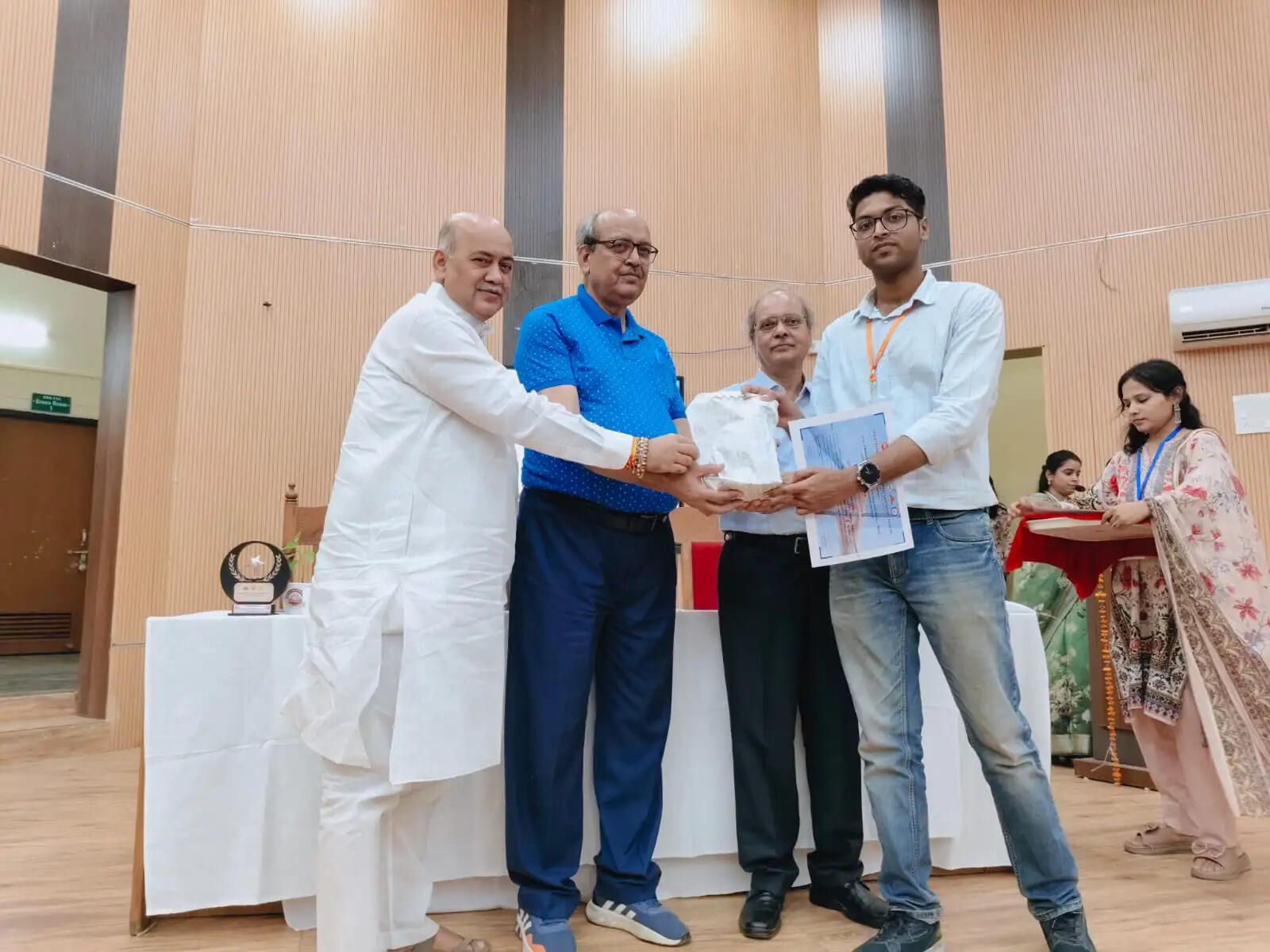 अंतरराष्ट्रीय सम्मेलन में एआई और नवाचार पर जोर : प्रो. विवेक द्विवेदी