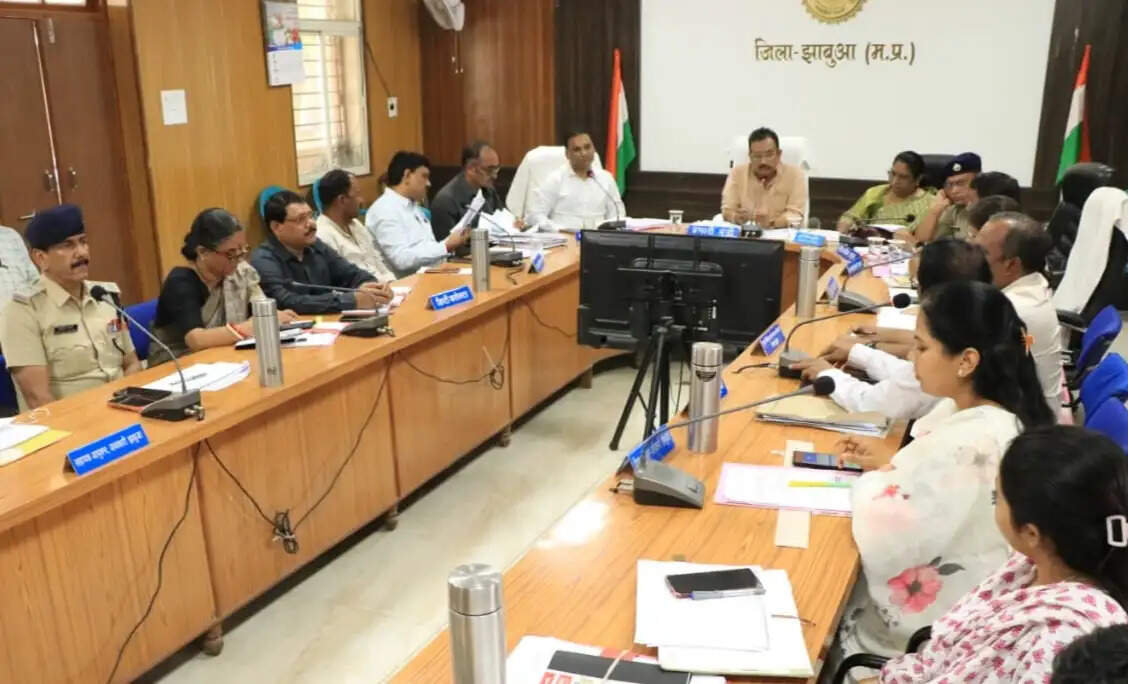 झाबुआ: शासन की योजनाओं का लाभ अंतिम व्यक्ति तक प्रभावी ढंग से पहुंचाया जाए- मंत्री विजय शाह