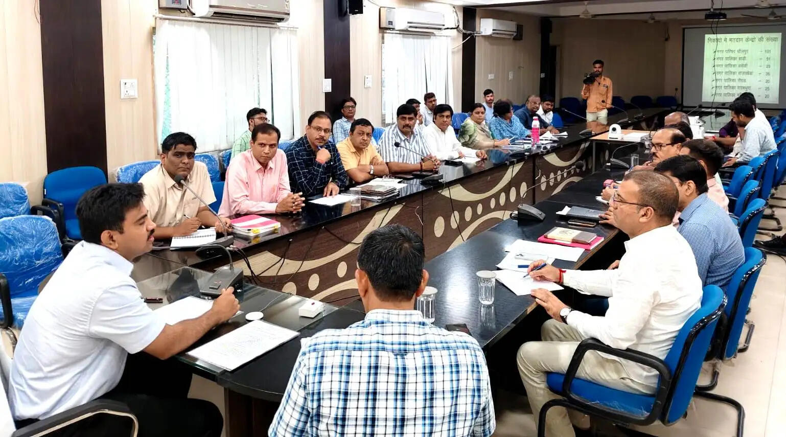 निकाय चुनाव के लिए ईवीएम का प्रथम रैंडमाइजेशन संपन्न
