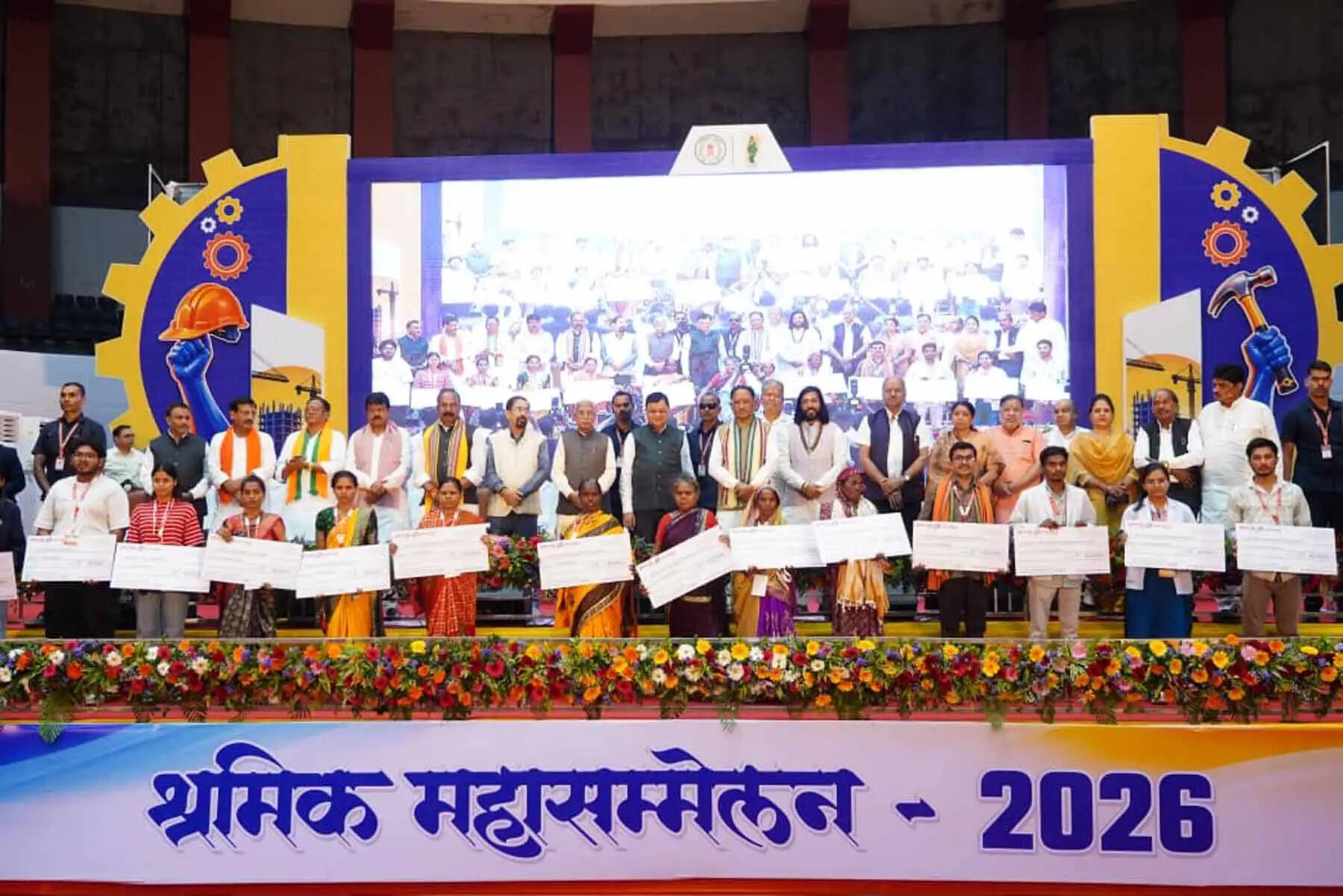 आधुनिक भारत के विश्वकर्मा हैं प्रधानमंत्री नरेंद्र मोदी, उनके 25 वर्षों के सेवाकाल के उपलक्ष्य में जलाएं 'आशीर्वाद के दीये': सांसद बृजमोहन अग्रवाल