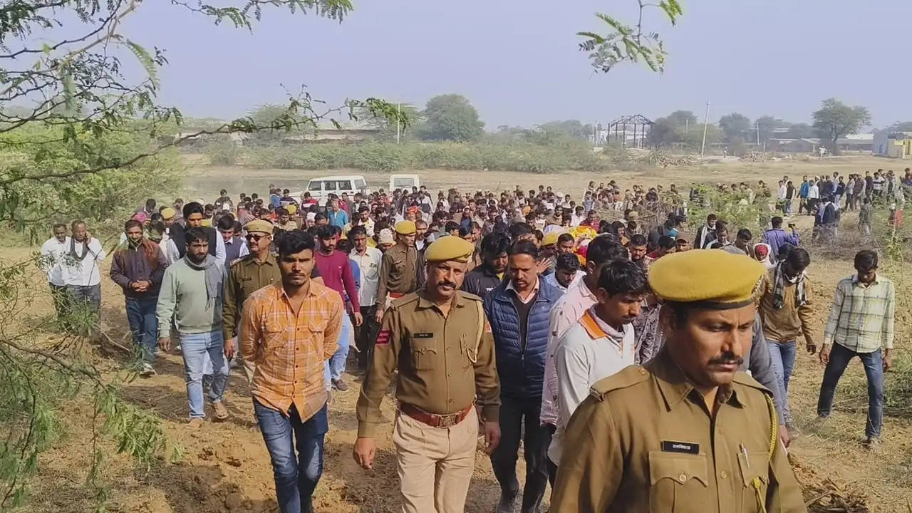 सड़क हादसे में पुलिसकर्मी की मौत, उपचार के दौरान अस्पताल में दम तोड़ा