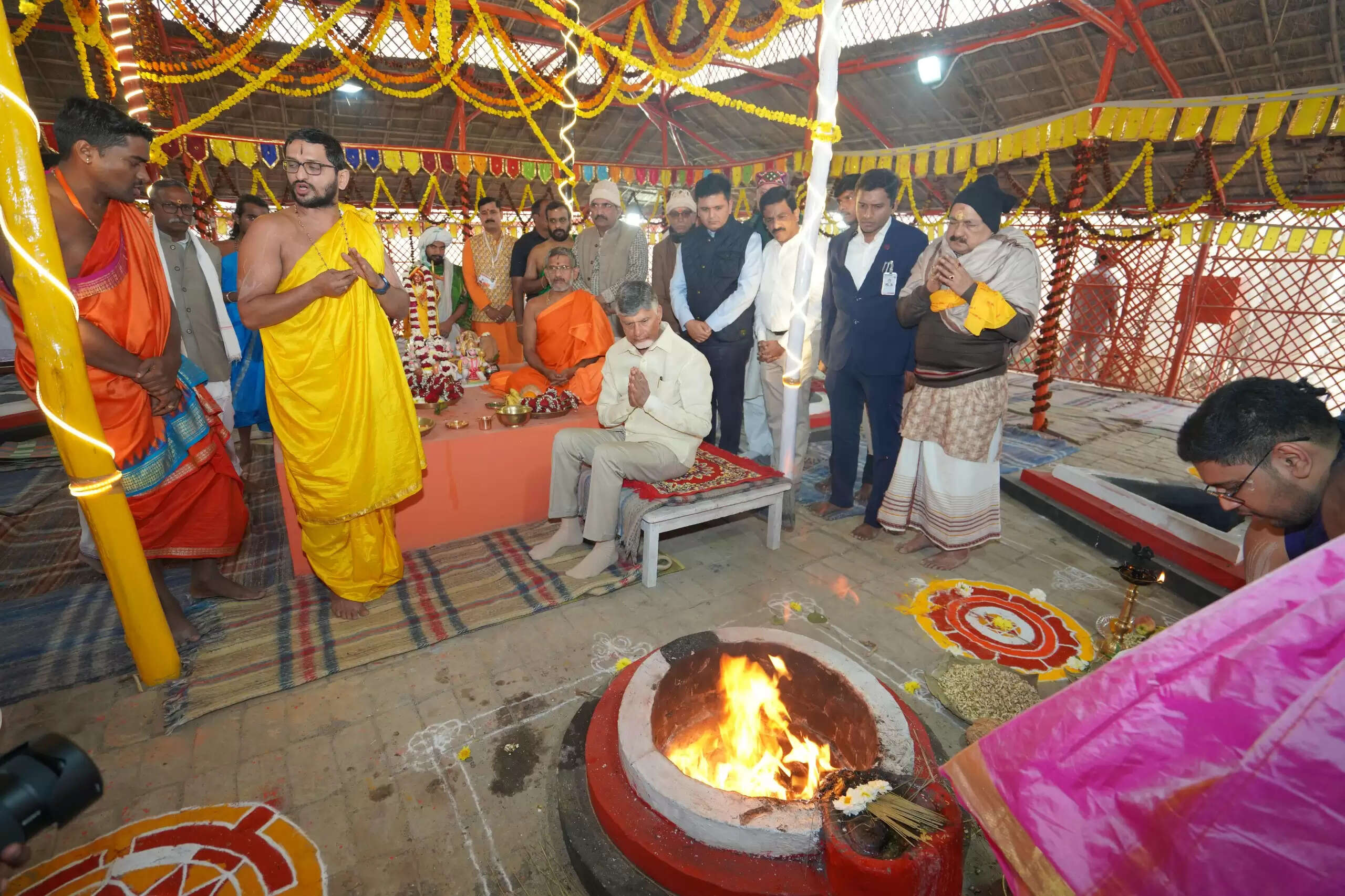 आंध्र प्रदेश के मुख्यमंत्री चंद्रबाबू नायडू ने अयोध्या में किए श्रीरामलला के दर्शन