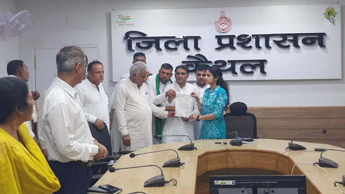 कैथल : गेहूं खरीद नीति के नए नियमों के विरोध में किसानों का प्रदर्शन