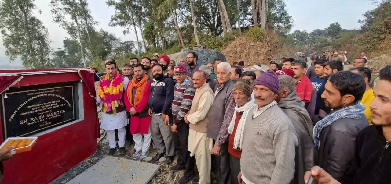 जसरोटिया ने 50 लाख रुपये की लागत से बनी जुथाना संपर्क सड़क का किया उद्घाटन