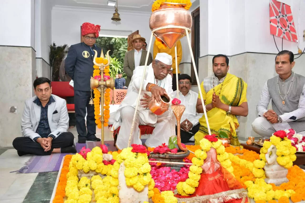राज्यपाल ने राज राजेश्वर मंदिर में पूजा अर्चना की