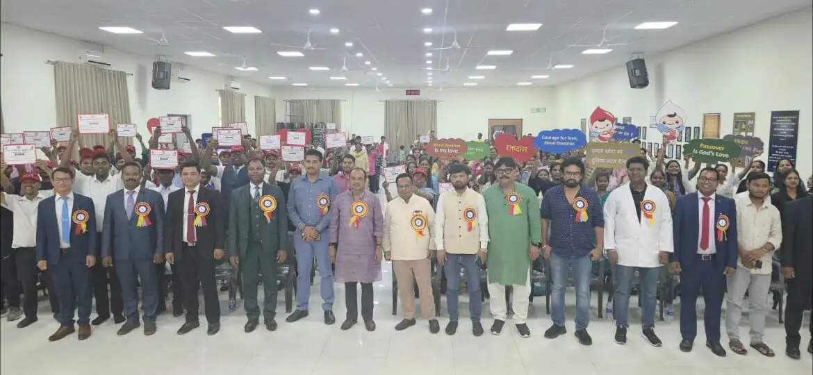 रक्तदान शिविर में स्वास्थ्य मंत्री ने हिस्सा लिया, रक्तदान को बताया सेवा का सर्वोत्तम रूप