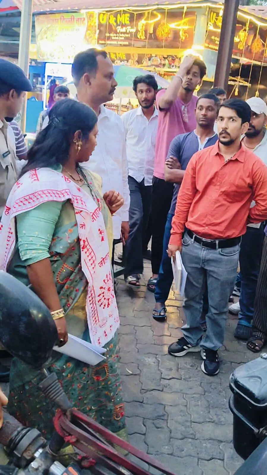 महापौर ने वेंडर मार्केट का किया औचक निरीक्षण