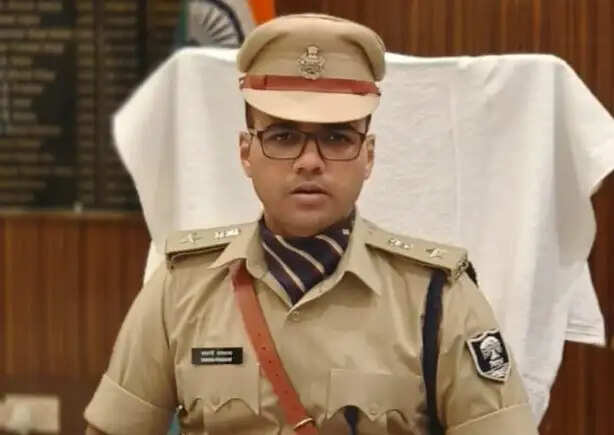 मोतिहारी पुलिस 18 अपराधियो पर इनाम घोषित किया