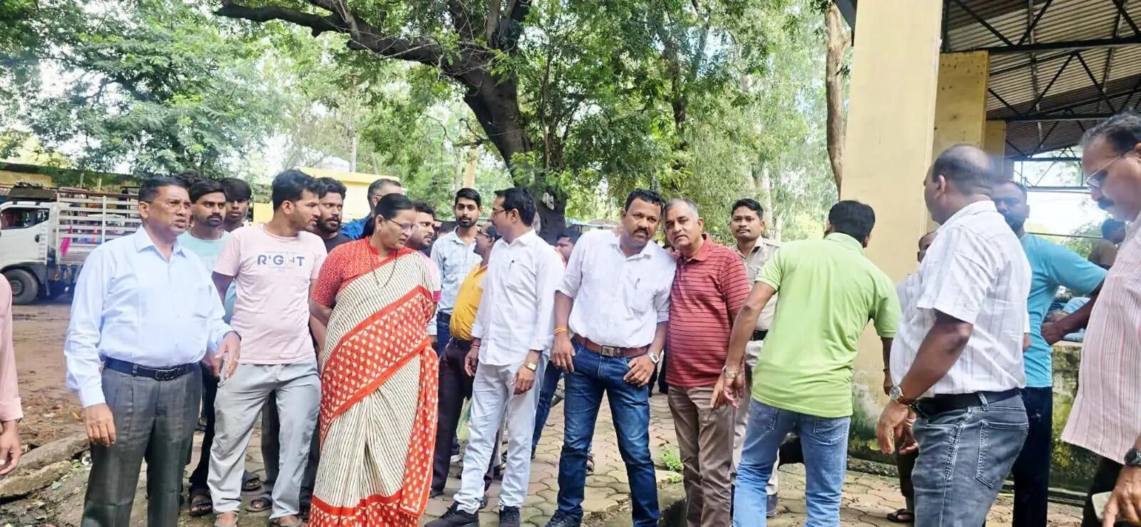 कोरबा : महापौर पहुंची आनंद बाजार, विस्थापितों के लिये आवश्यक सुविधाएं शीघ्र मुहैया कराने के दिये निर्देश