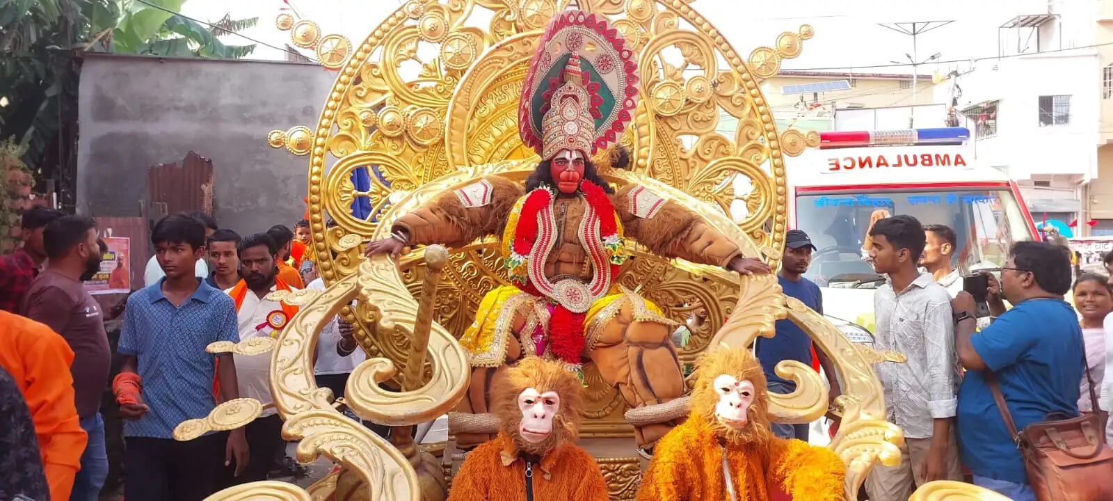 आदिवासी नृत्य और झांकी रही आकर्षण के केन्द्र
