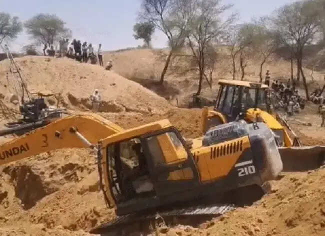 मप्र के पन्ना में कुआं धंसने से मलबे में दबे पांच मजदूर, दो के शव बरामद